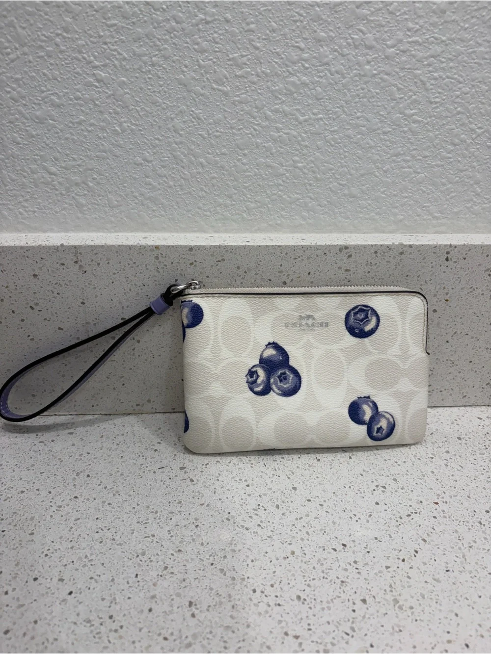 CR817 Coach Corner Zip Wristlet Blueberry Print Signature Canvas CUTE EUC
